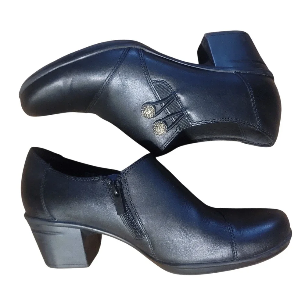 Clarks Collection 8.5 Black Leather Button Zip Ankle Booties Shooties Block Heel